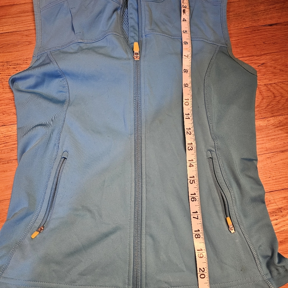 Athleta Reflective Activewear Vest with Pockets - Picture 5 of 6